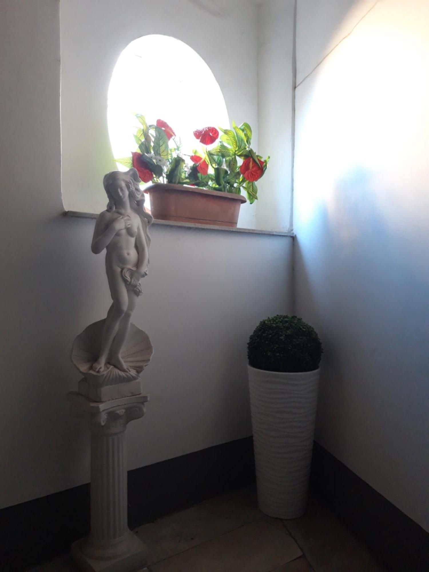 Appartamento La Dimora Di Dora Napoli Esterno foto